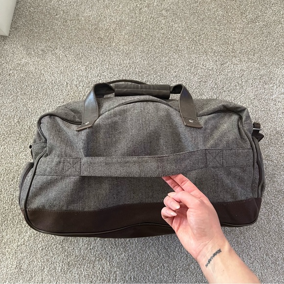 Cutter & Buck Brown Leather Blue Interior Travel Carry-on Duffel Bag - Picture 7 of 13